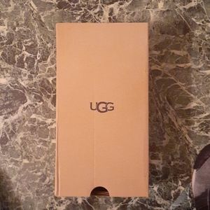 UGG W Ansley SIZE 7